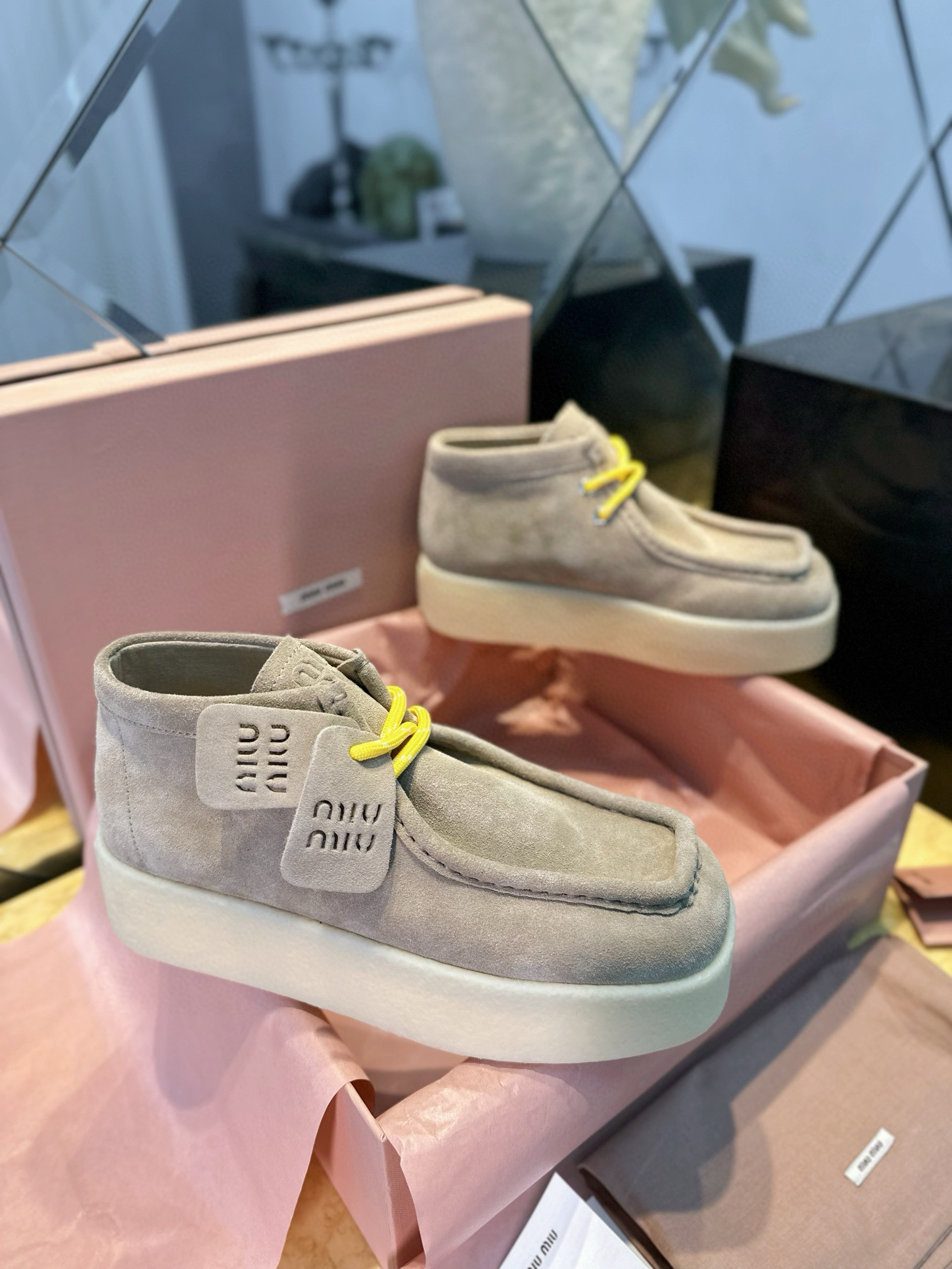 미우 미우 Miu Miu Delave 스웨이드 델라베 웨지 앵클 부츠 에크루