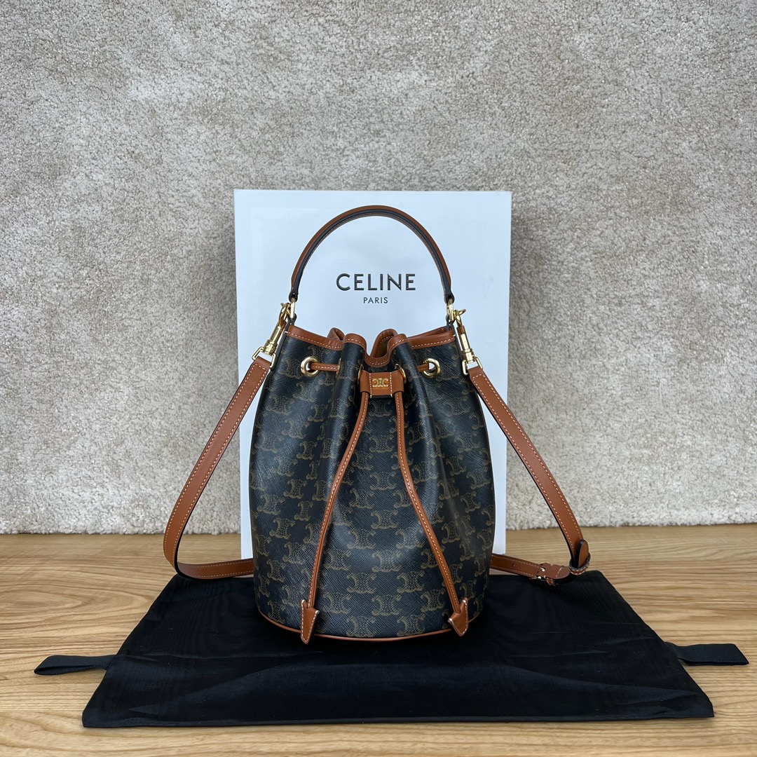 셀린느 Celine 116882 Clara Bag in Triomphe Canvas Calfskin Tan 20cm