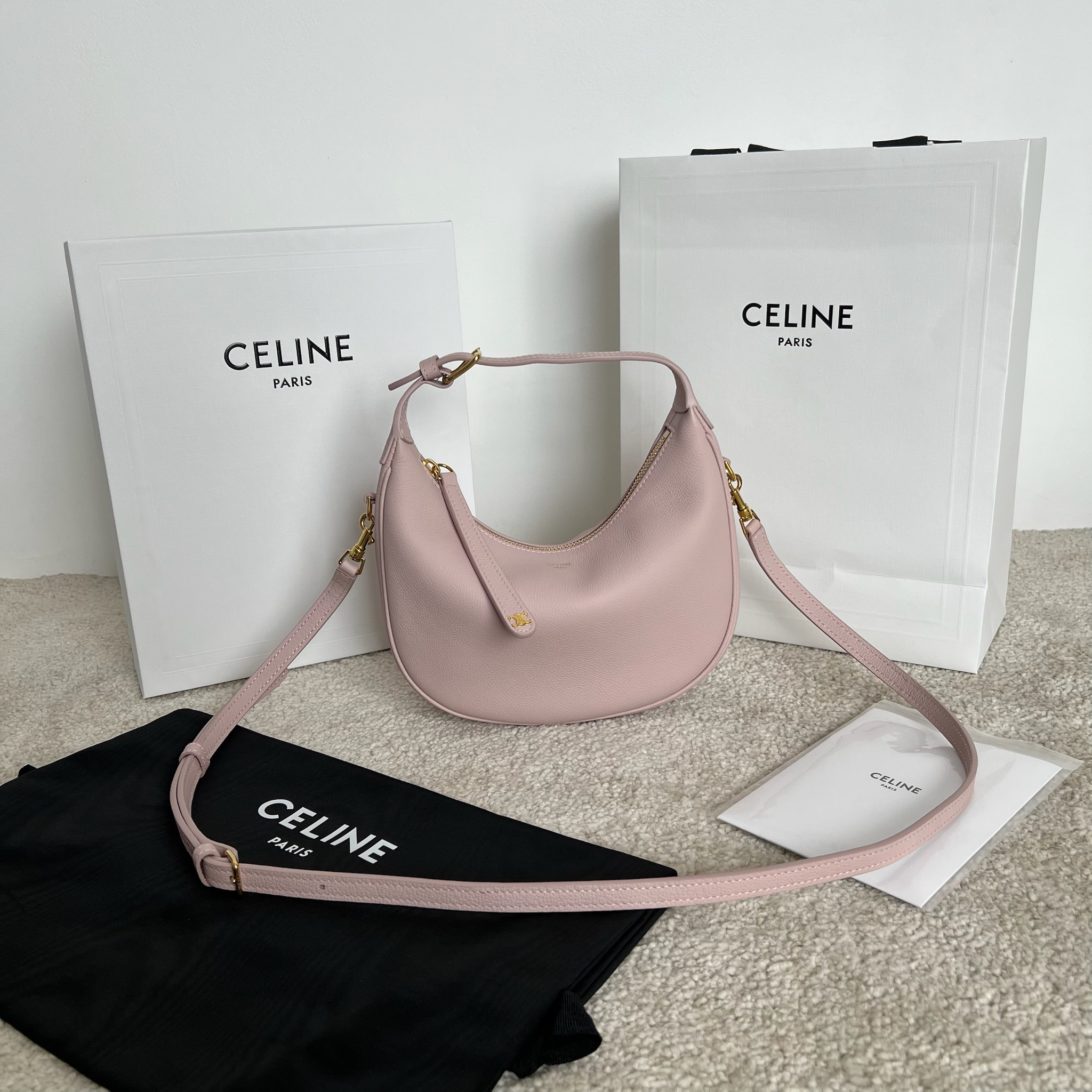 셀린느 Celine 120723 Teen Lulu in Grained Calfskin