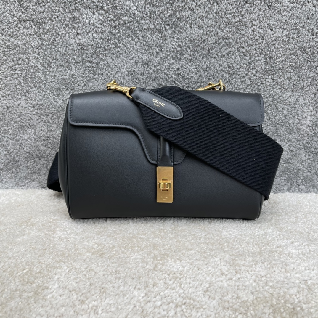 셀린느 Celine 196853 Teen Soft 16 in Supple Grained Calfskin 23cm