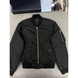 프라다 Prada 패딩.