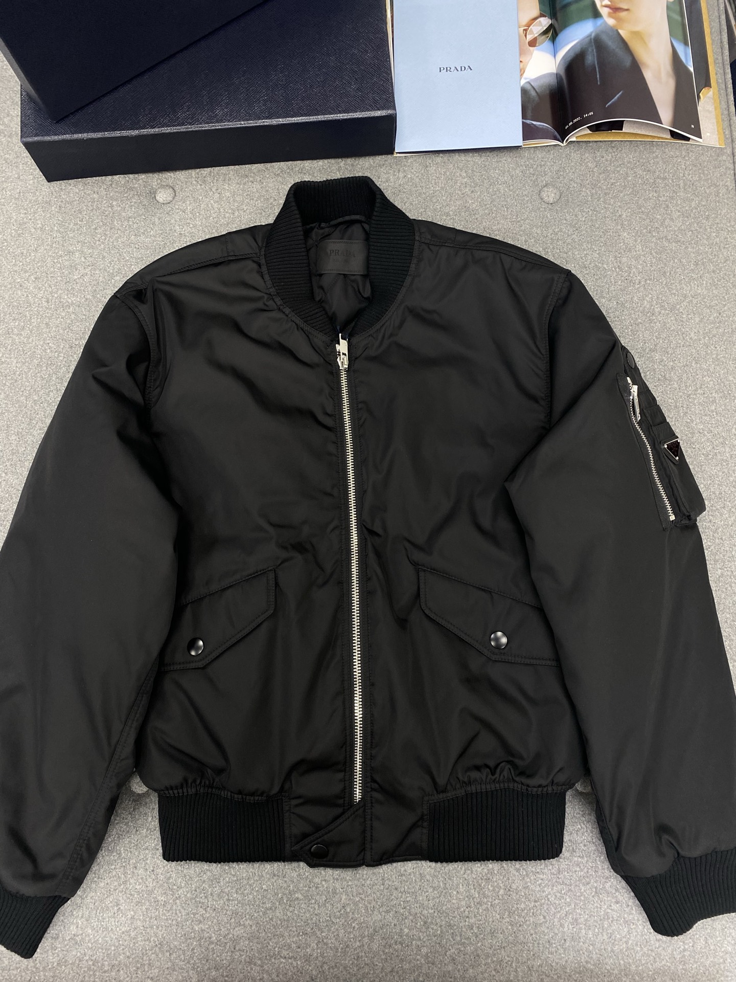 프라다 Prada 패딩.