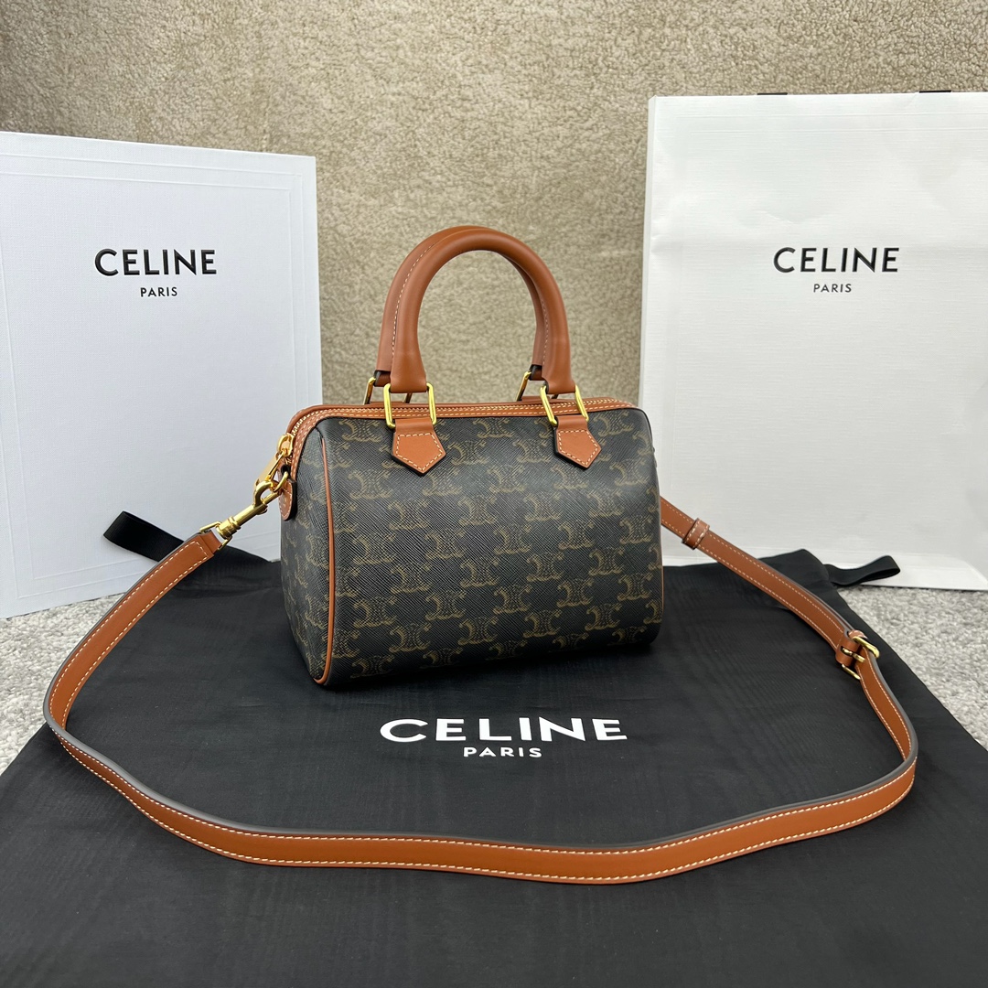 셀린느 Celine 113773 Small Boston Cuir Triomphe in Smooth Calfskin 20cm