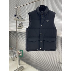 프라다 Prada 다운 베스트 조끼.