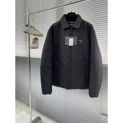 프라다 Prada 패딩.