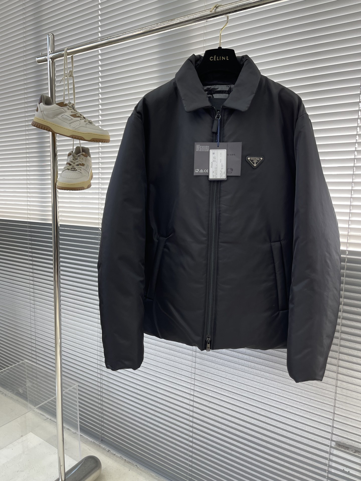 프라다 Prada 패딩.