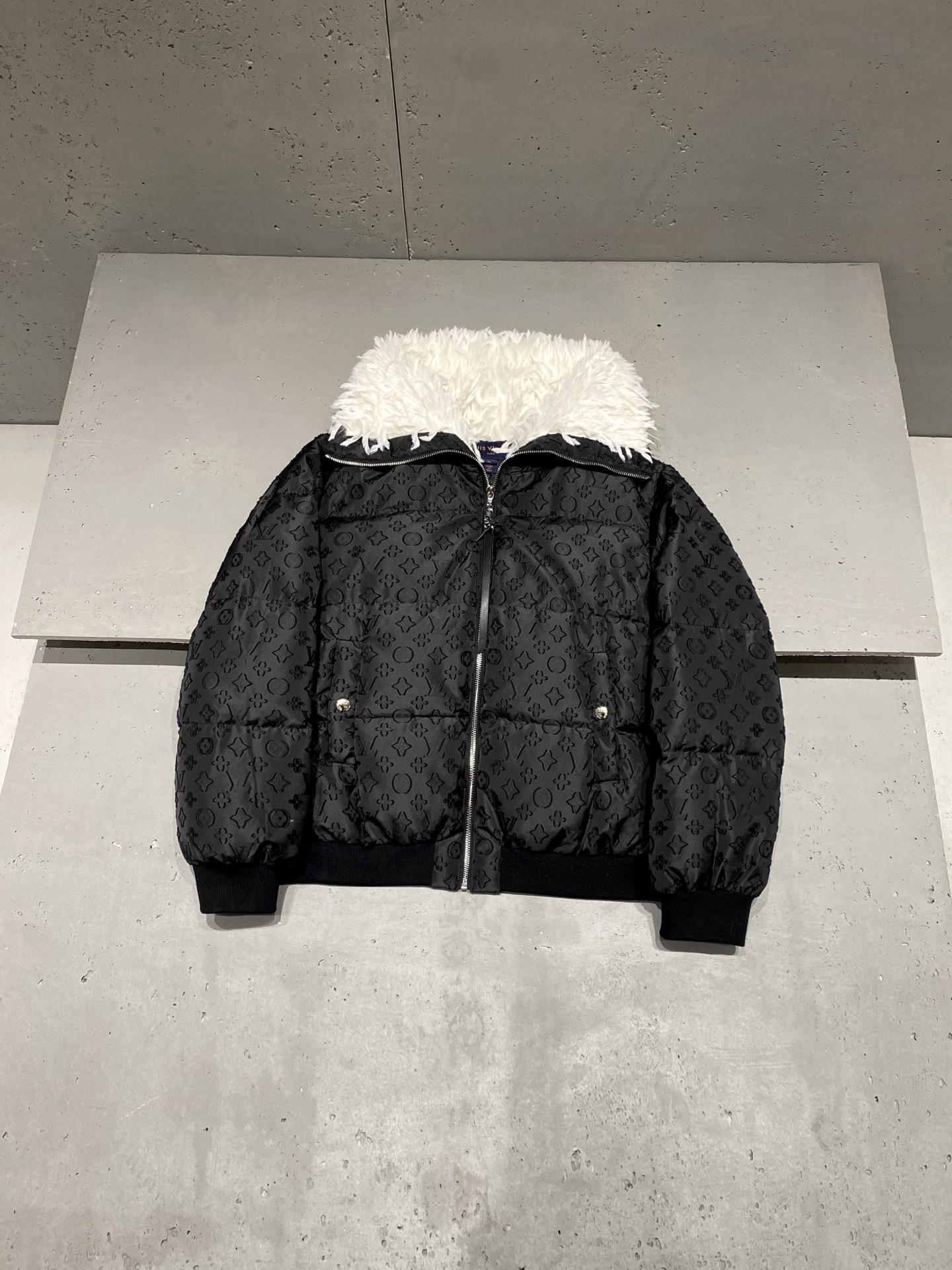 루이비통 Louis Vuitton 패딩