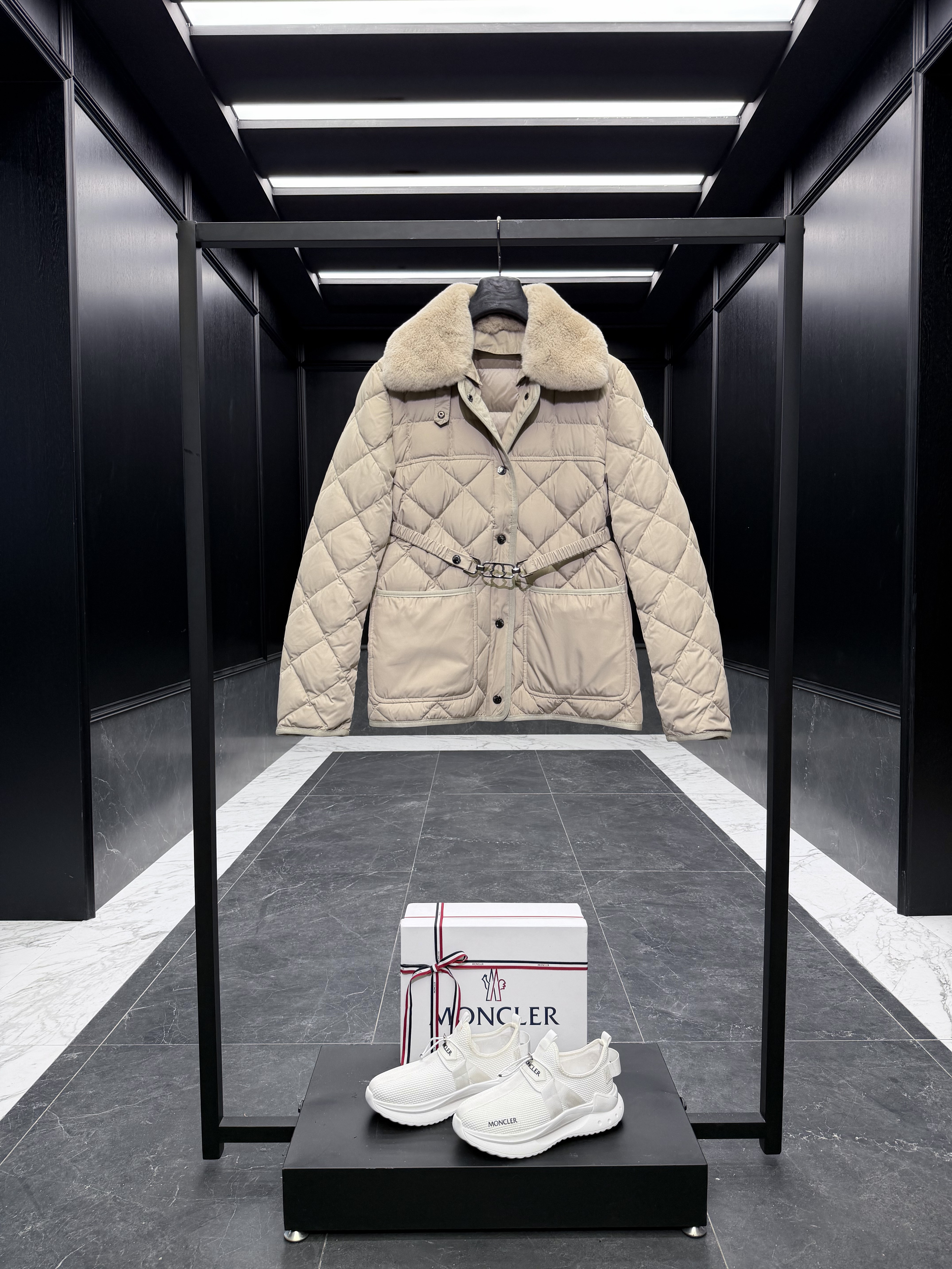 몽클레어 Moncler Cygne 다운재킷。