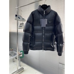 프라다 Prada 다운재킷.