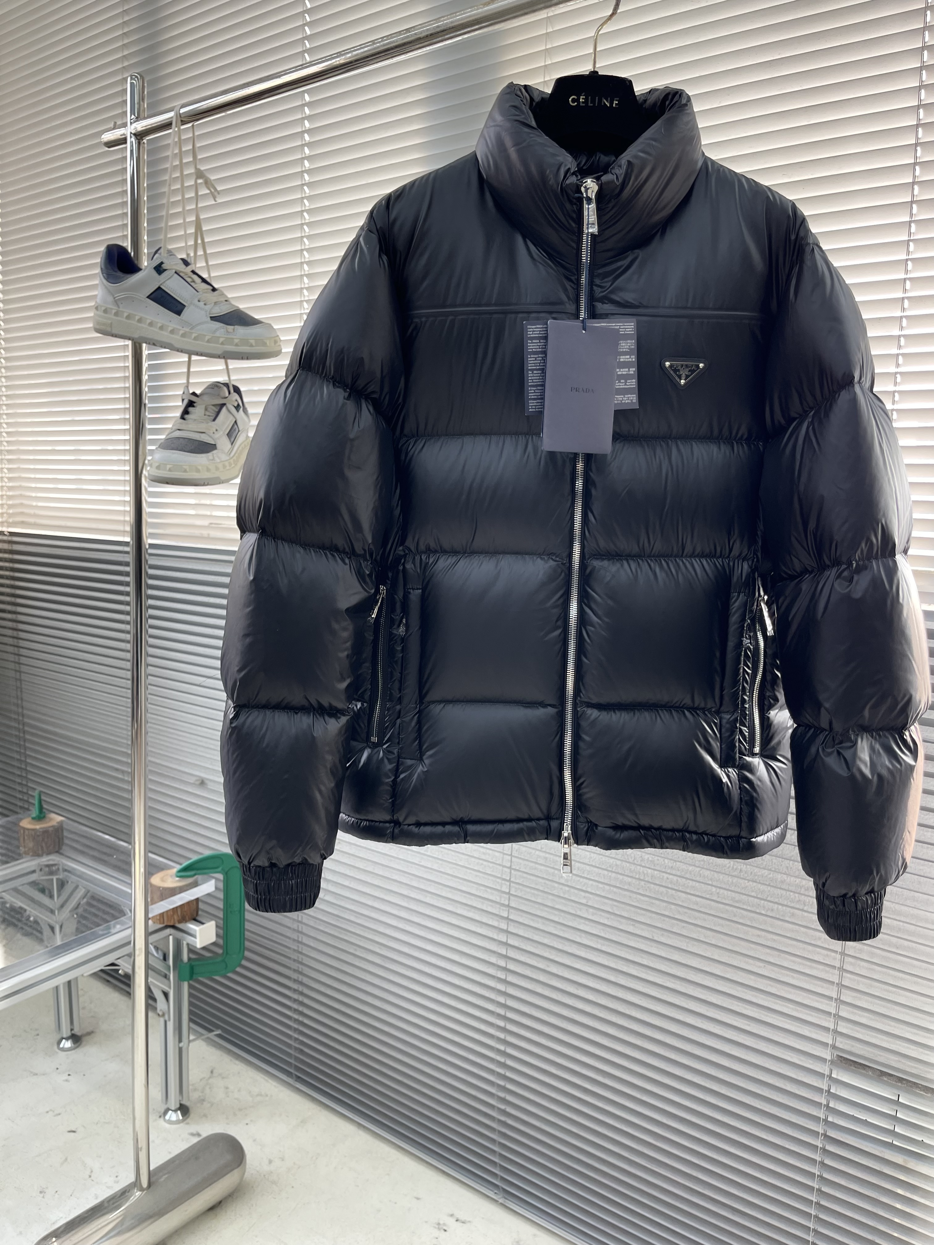 프라다 Prada 다운재킷.