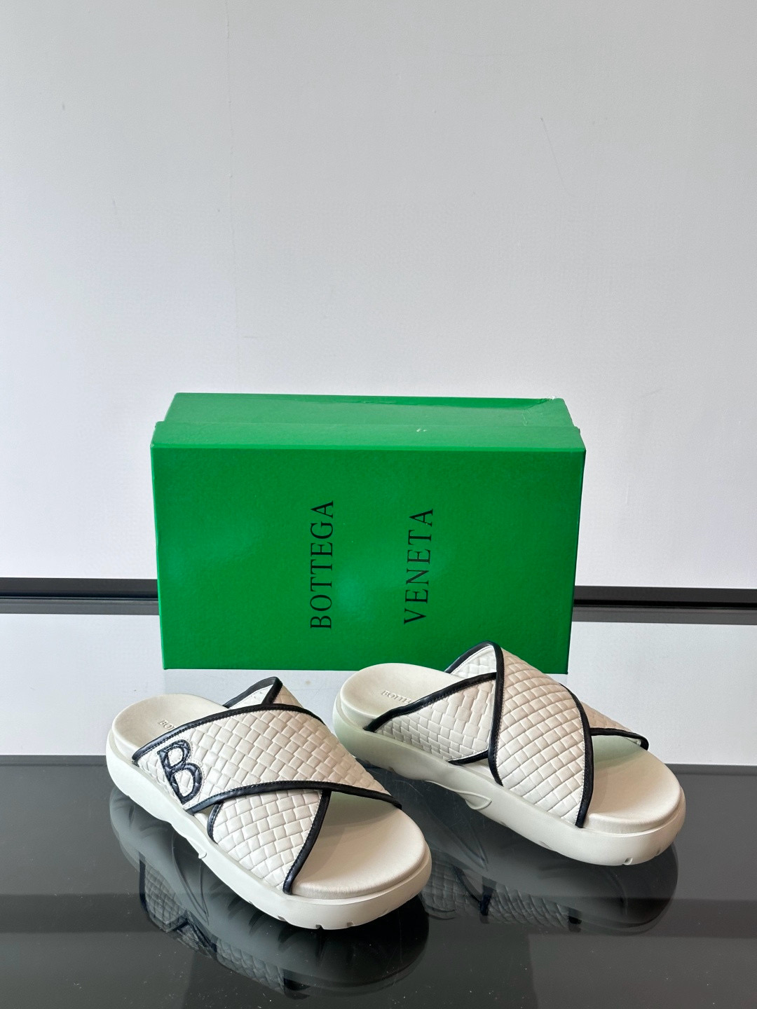 보테가 베네타 Bottega Veneta 슬리퍼