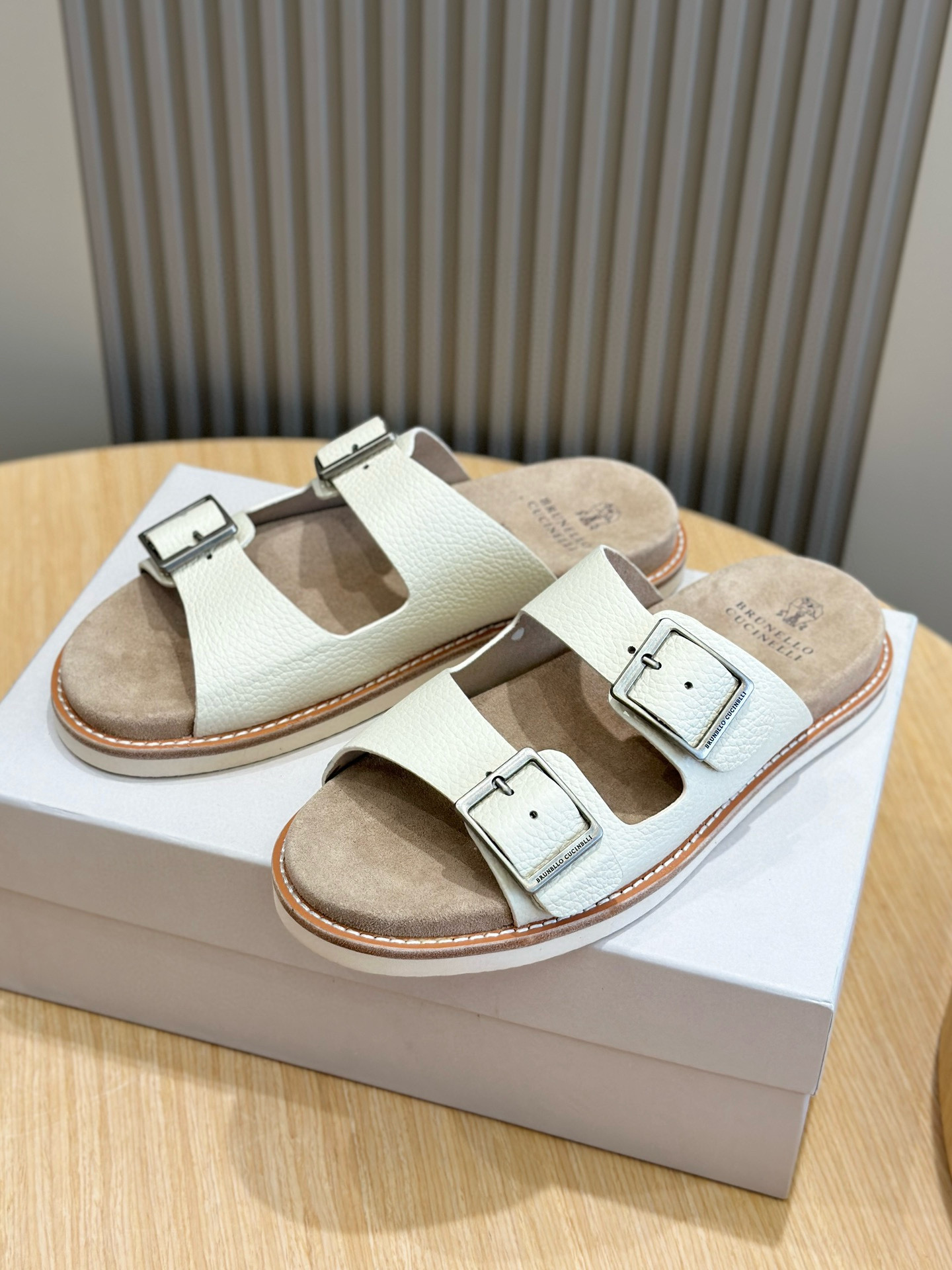 브루넬로 쿠치넬리 Brunello Cucinelli 슬리퍼