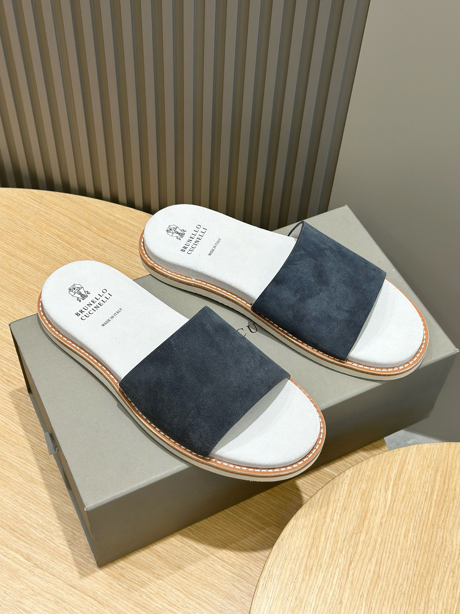 브루넬로 쿠치넬리 Brunello Cucinelli 슬리퍼