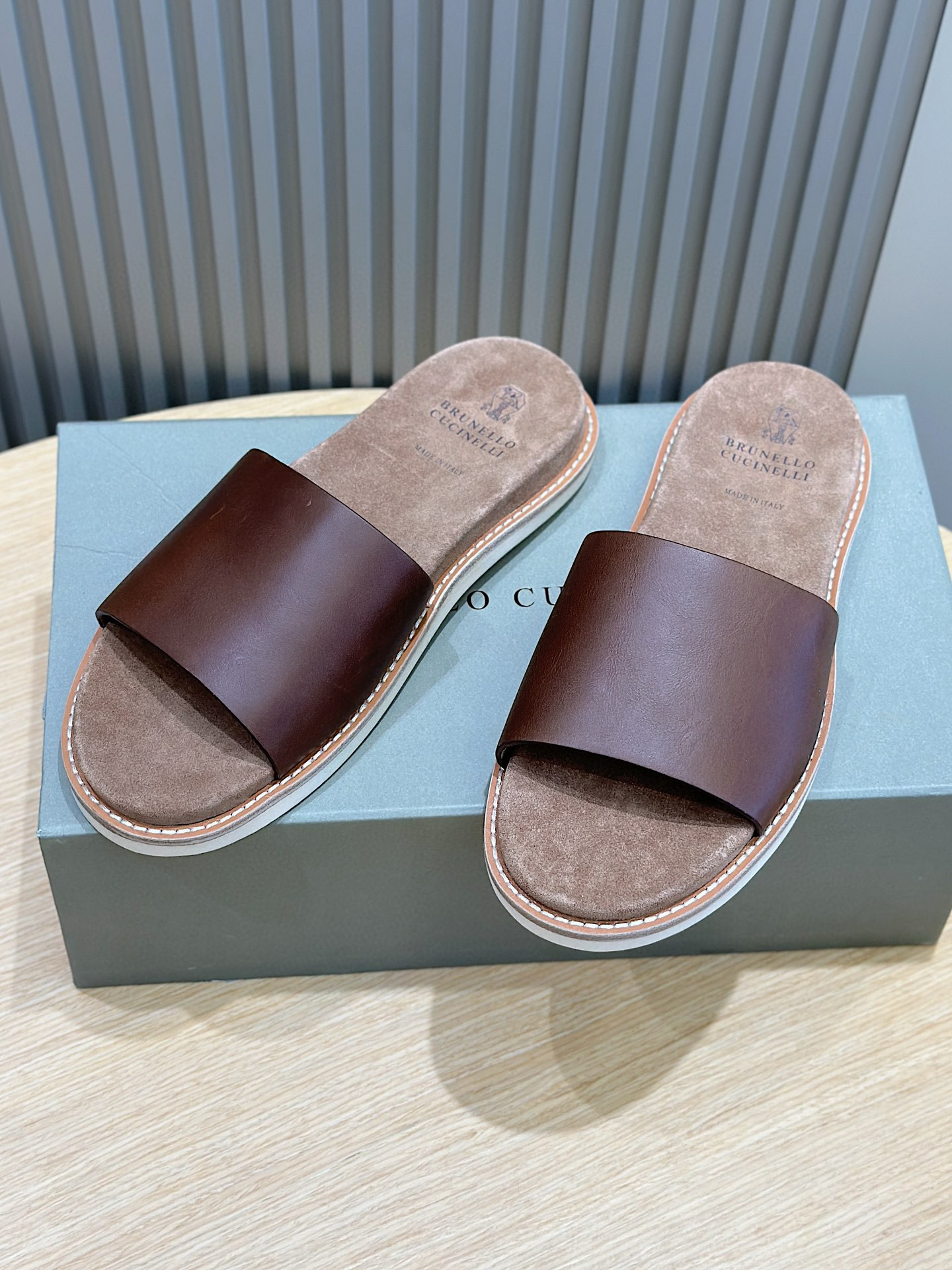 브루넬로 쿠치넬리 Brunello Cucinelli 슬리퍼