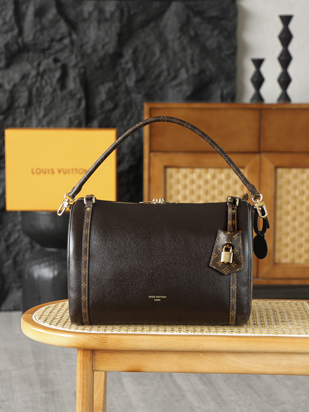 【AS】루이비통 Louis Vuitton M26359 Express MM Monogram Saga Acajou 36cm