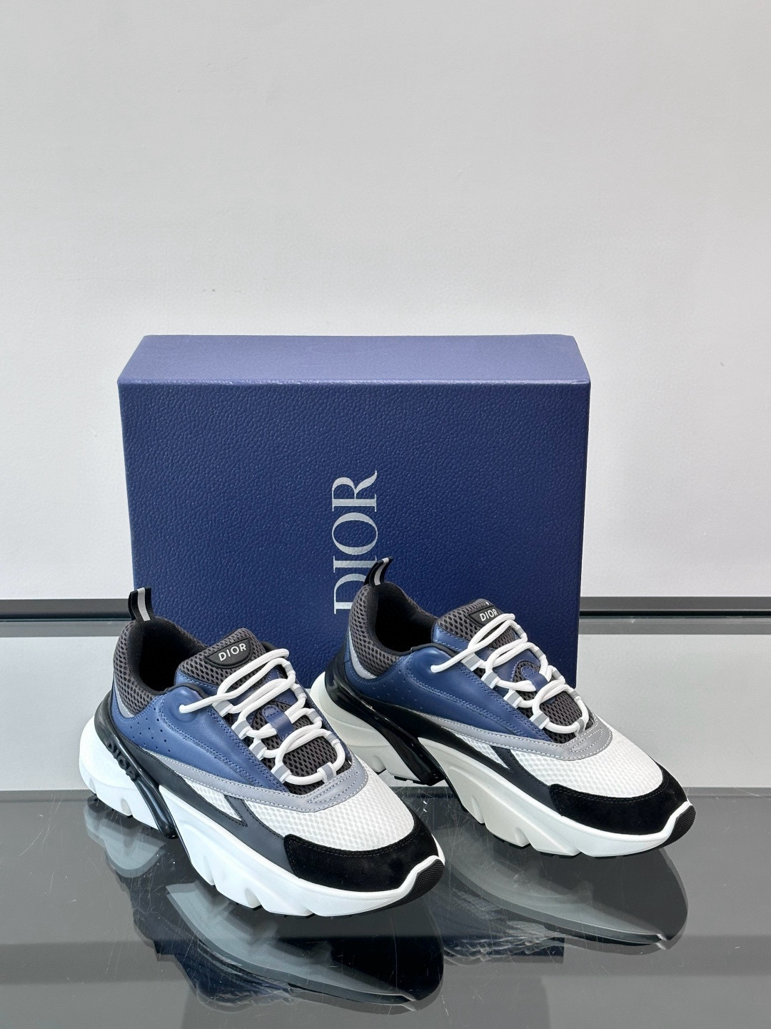 디올 Dior B22 스니커즈