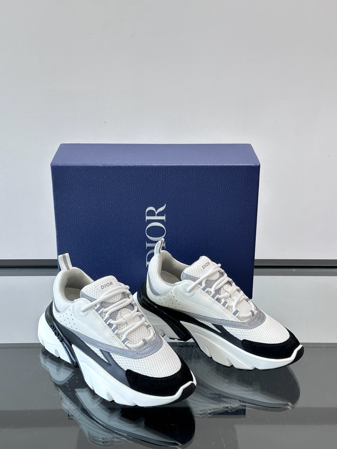 디올 Dior B22 스니커즈