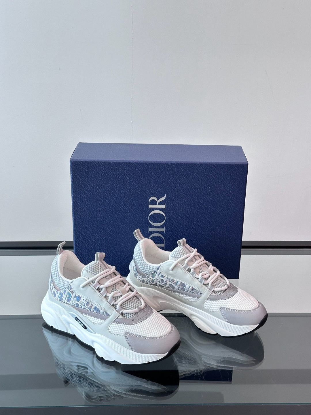 디올 Dior B22 스니커즈