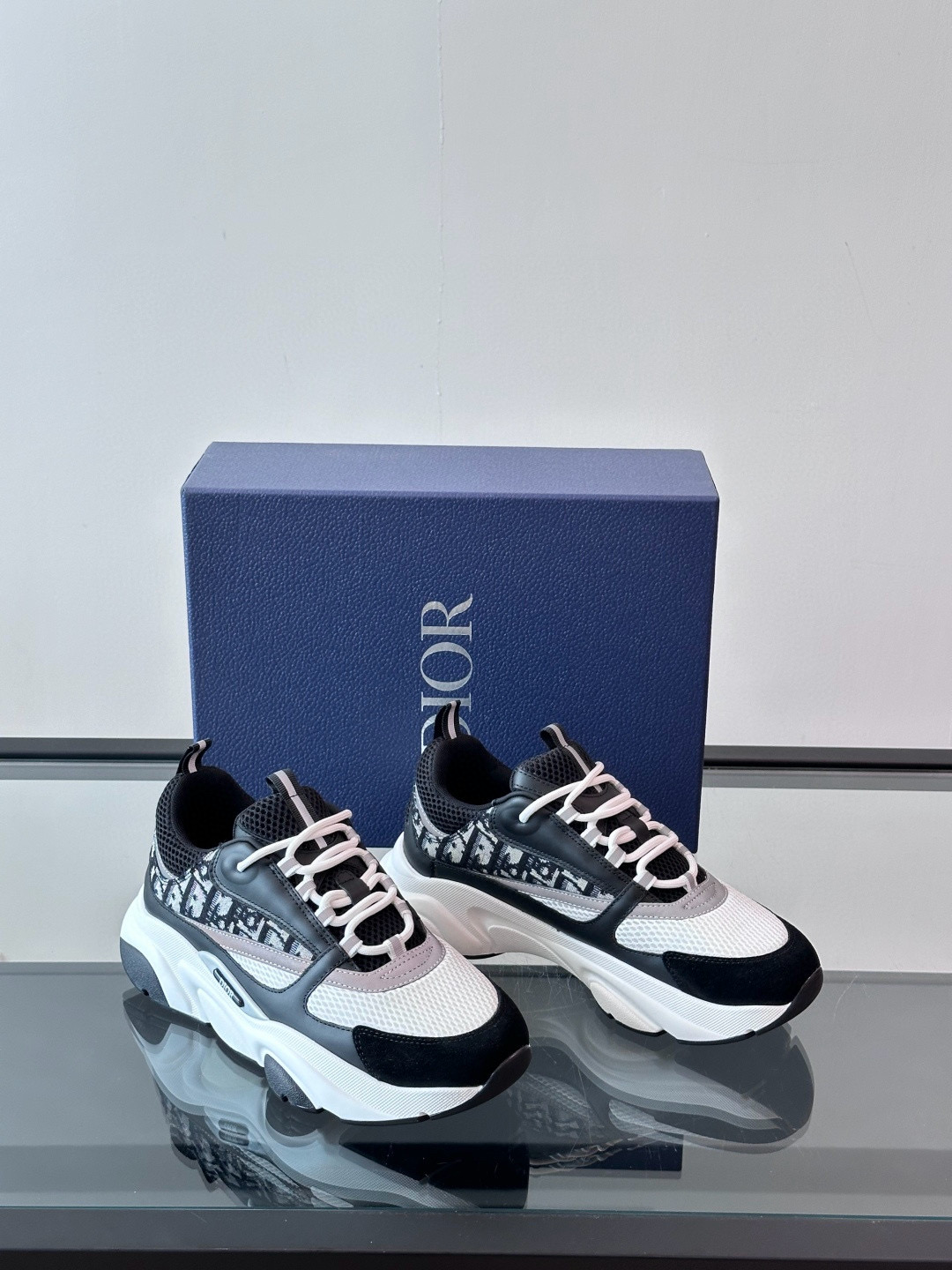 디올 Dior B22 스니커즈