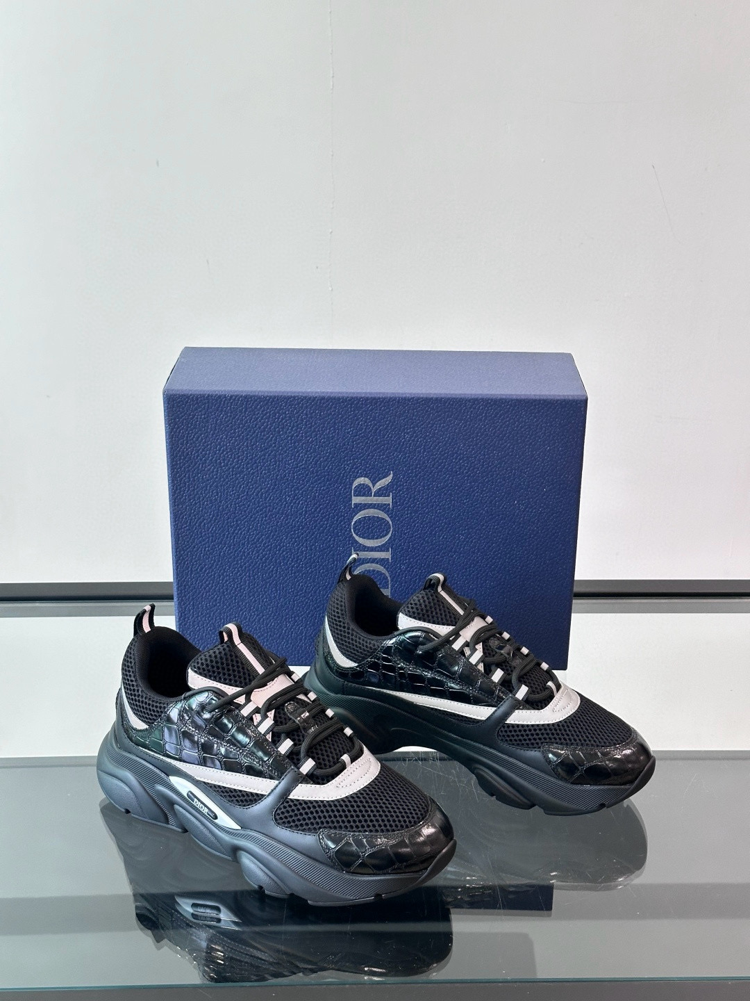 디올 Dior B22 스니커즈