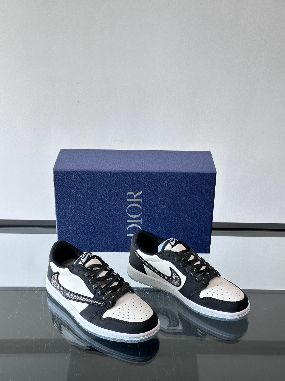 디올 Dior x Nike 스니커즈