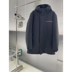프라다 Prada 다운재킷.