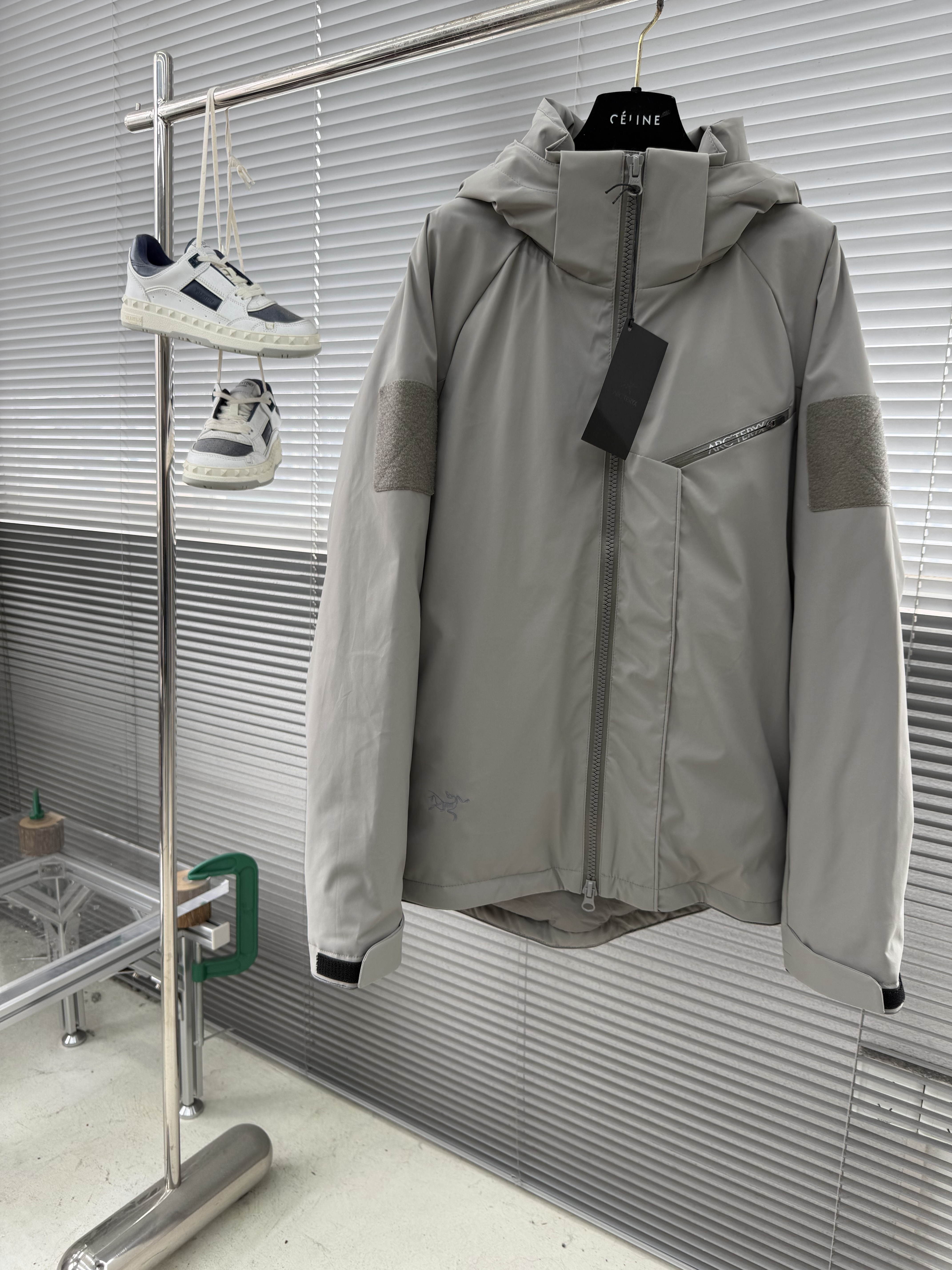 아크테릭스 ARC'TERYX 다운재킷.