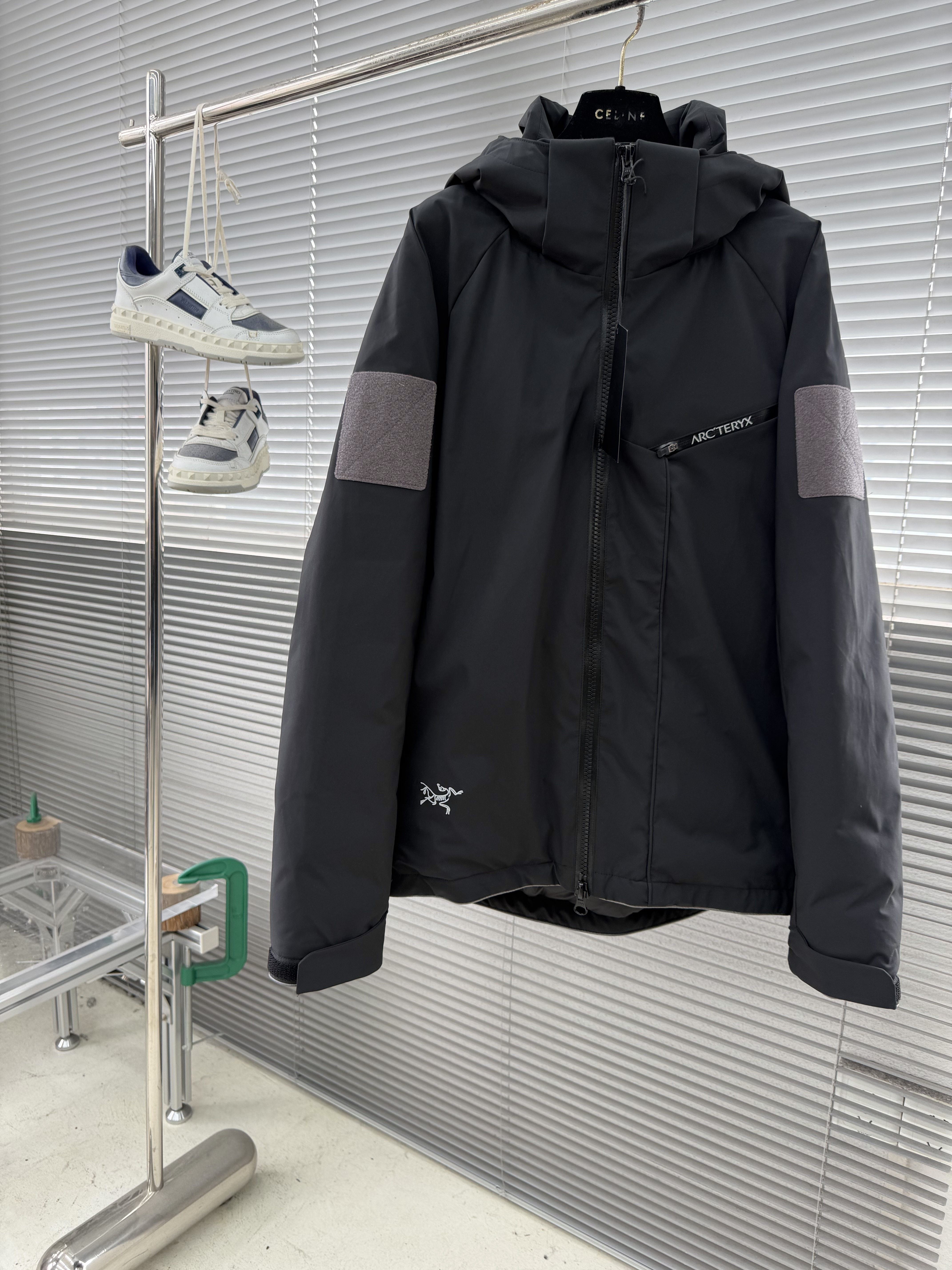 아크테릭스 ARC'TERYX 다운재킷.