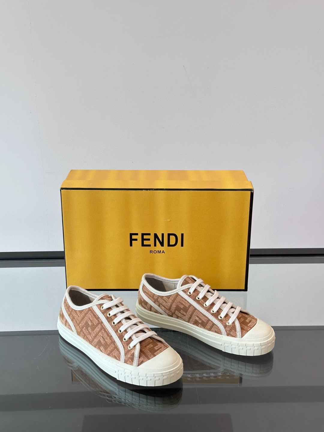 펜디 Fendi 스니커즈
