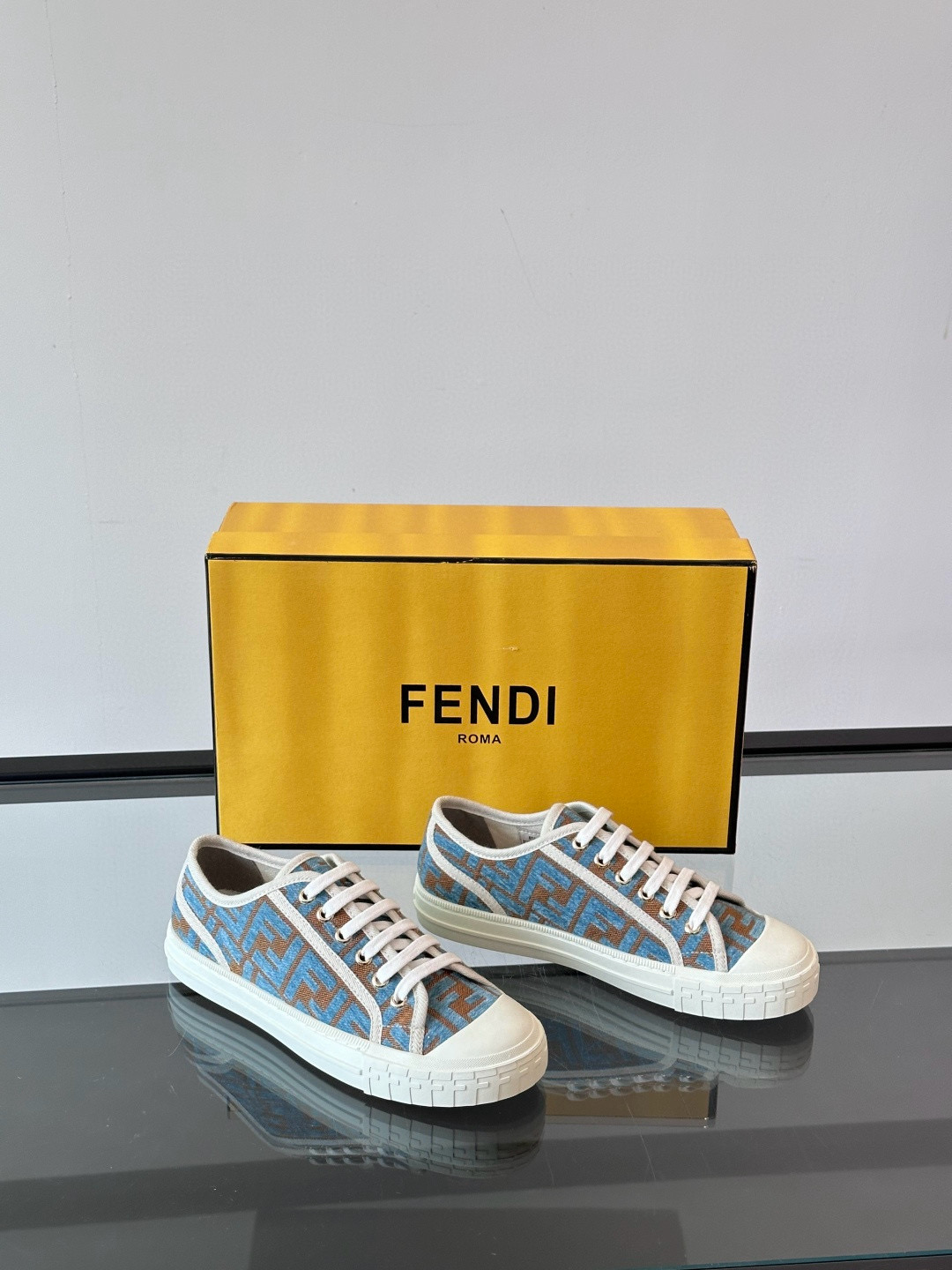 펜디 Fendi 스니커즈