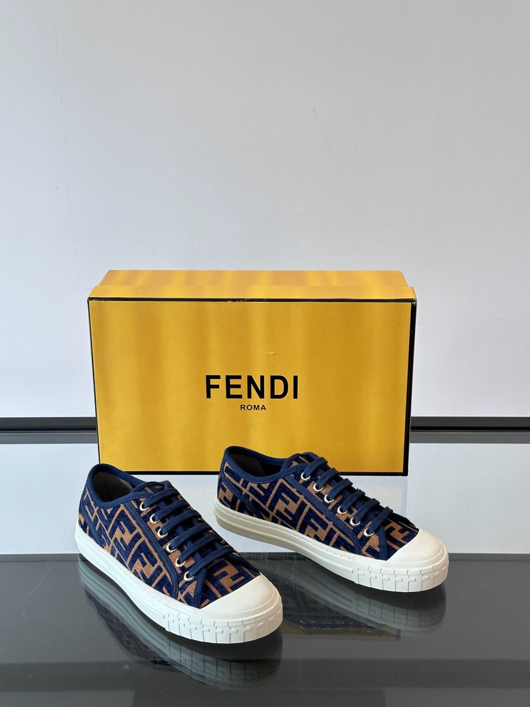 펜디 Fendi 스니커즈