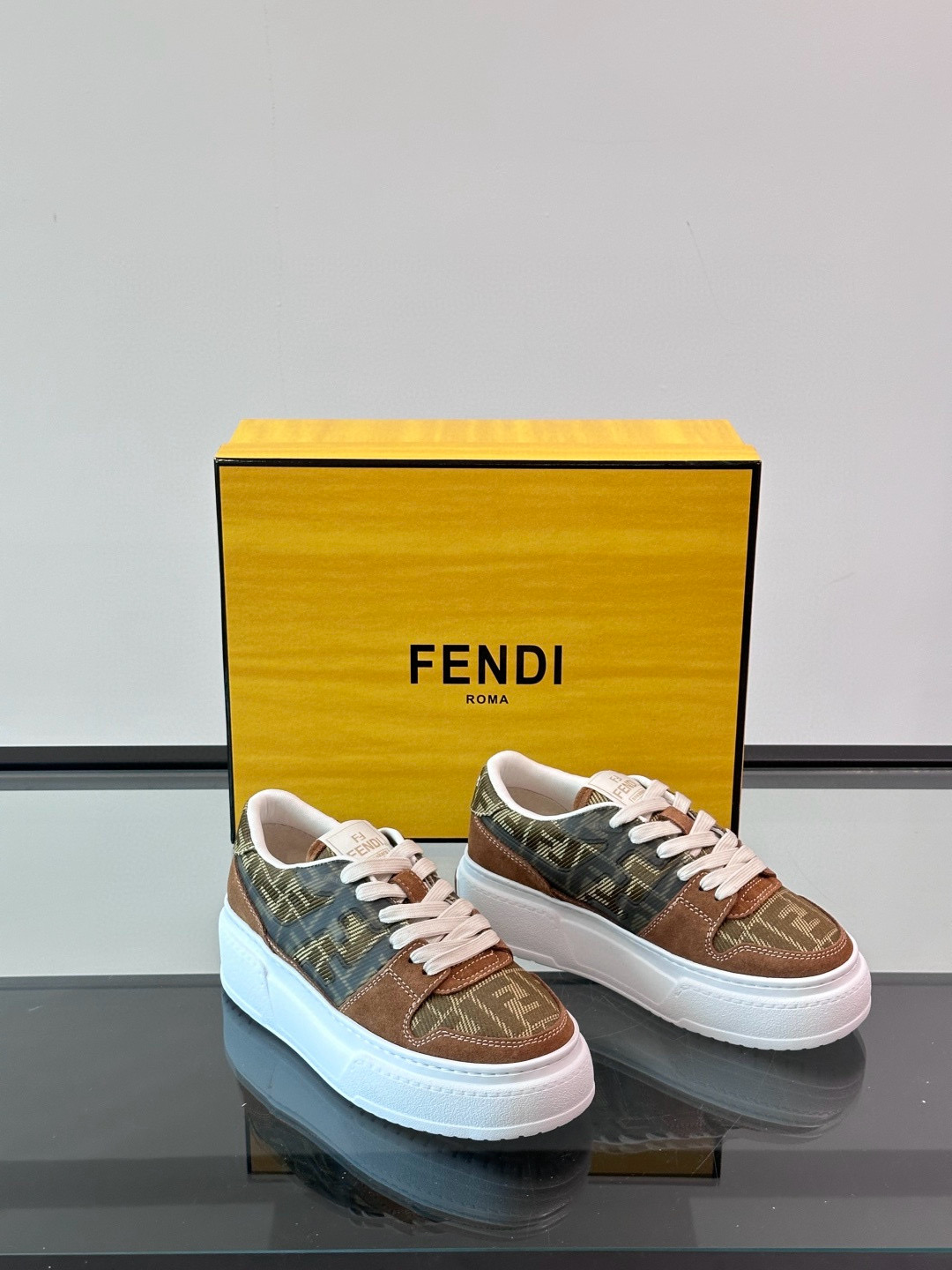 펜디 Fendi 스니커즈