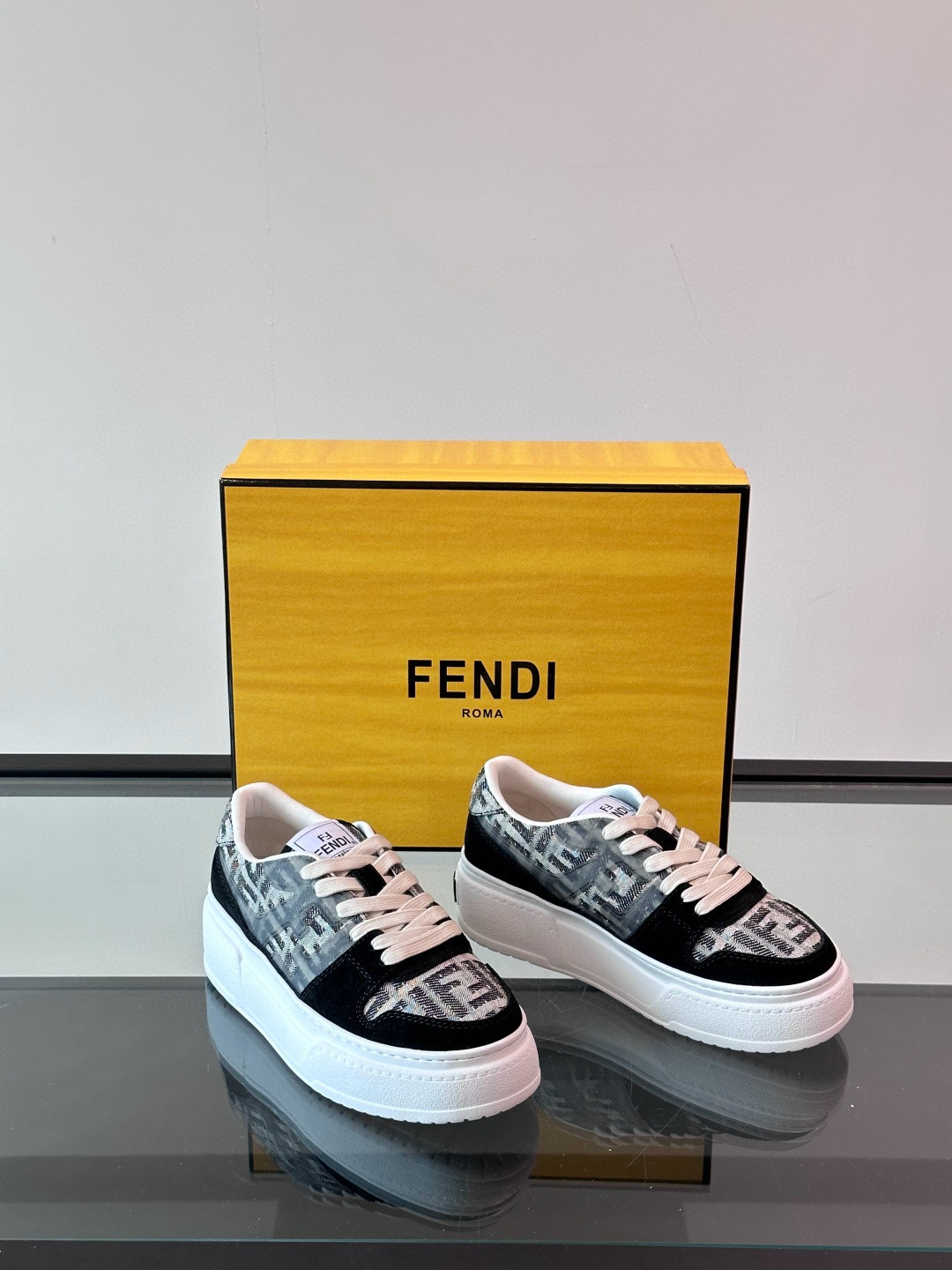 펜디 Fendi 스니커즈
