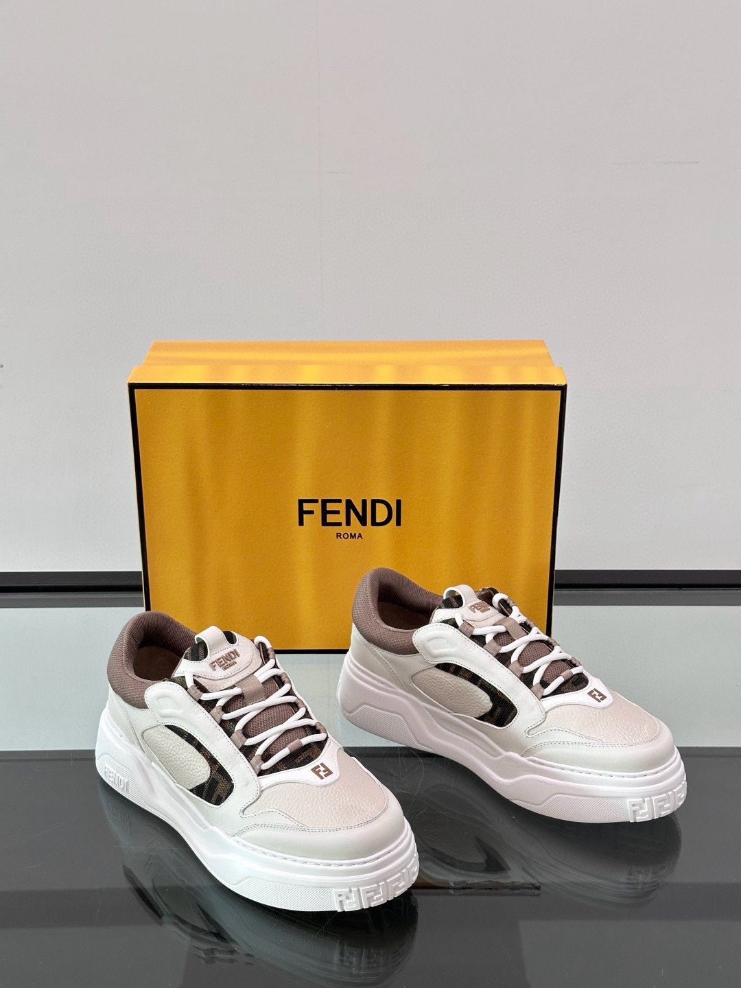 펜디 Fendi 스니커즈