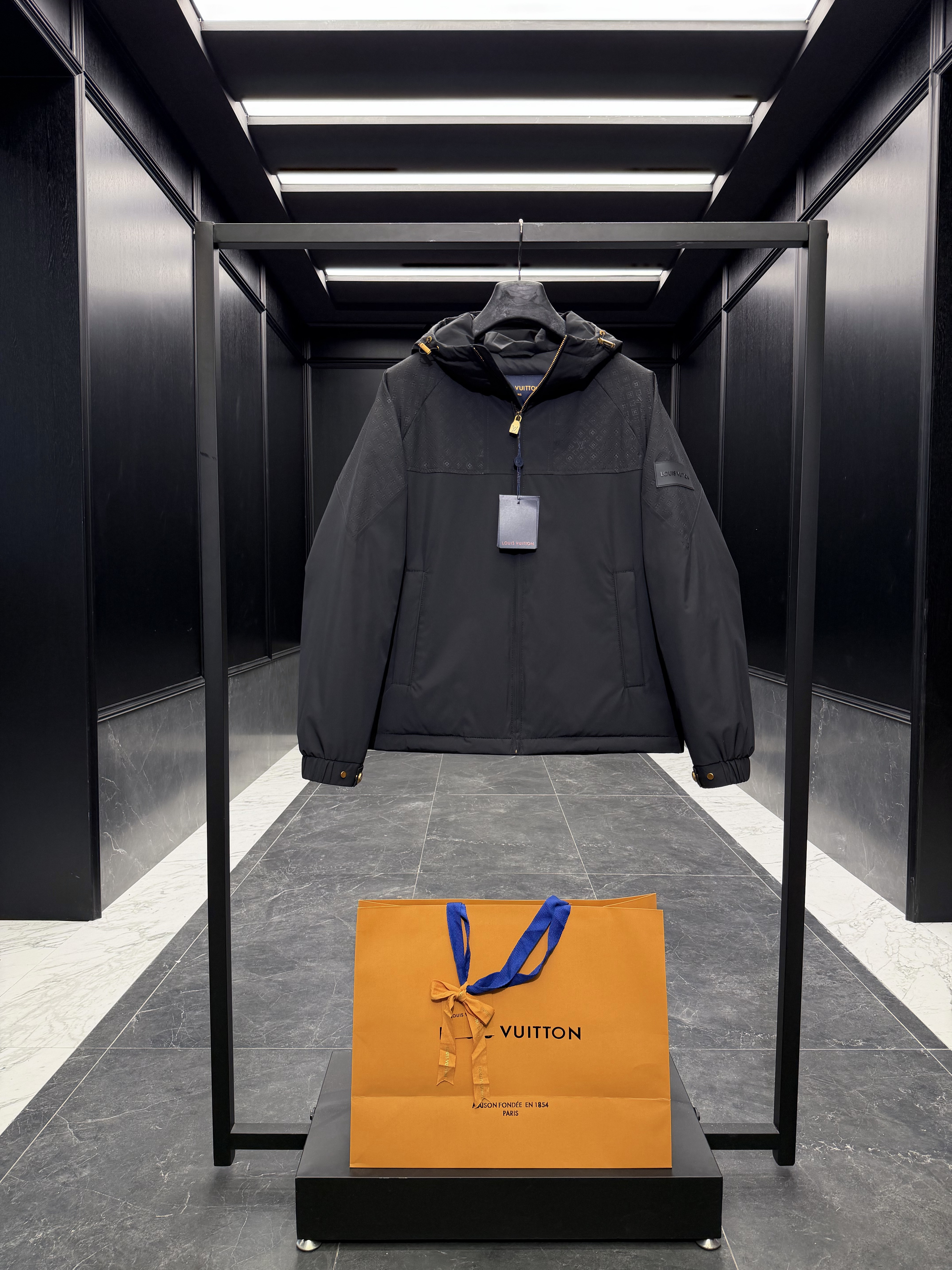 루이비통 Louis Vuitton 다운재킷 3166.