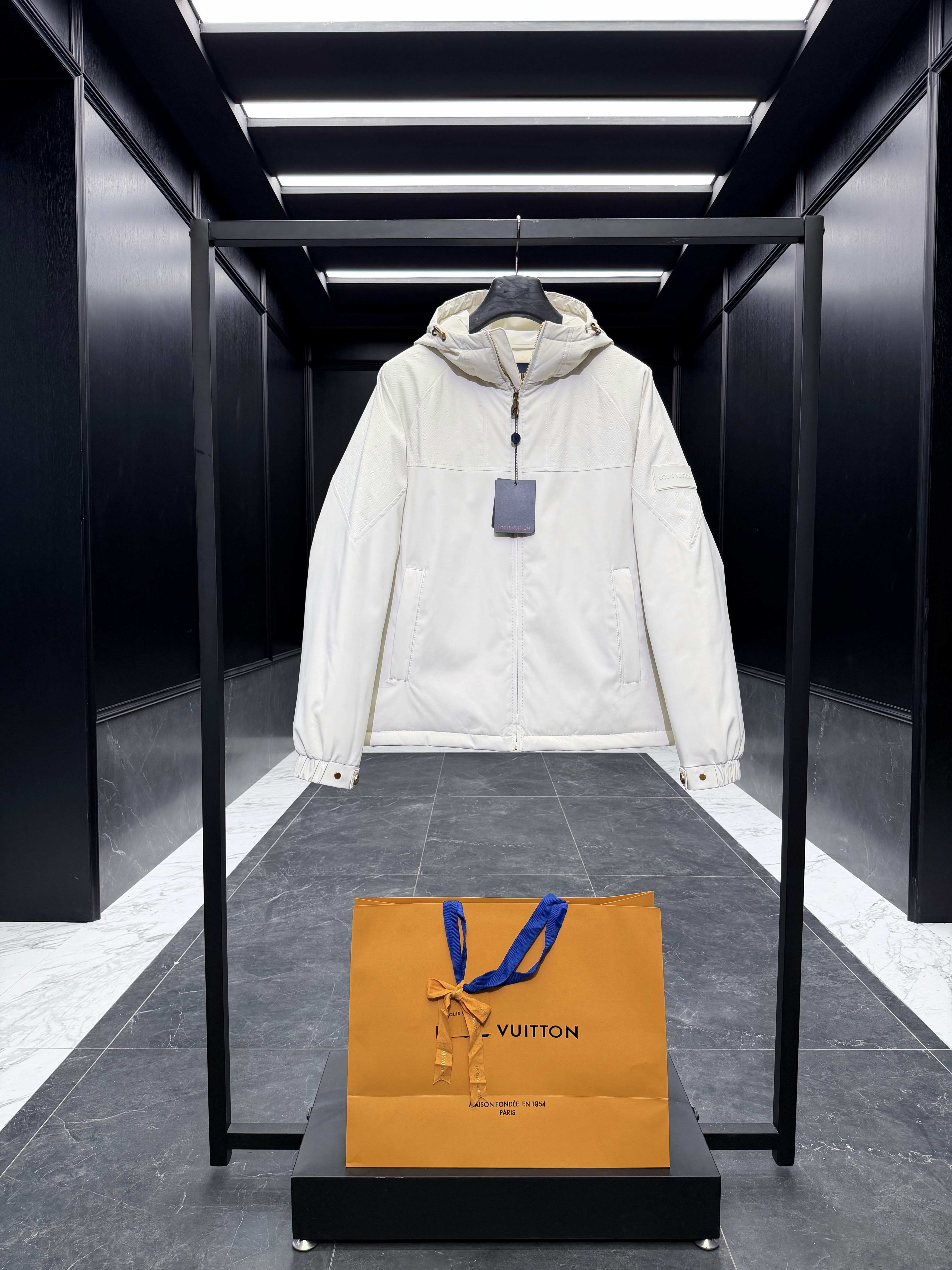 루이비통 Louis Vuitton 다운재킷 3166.