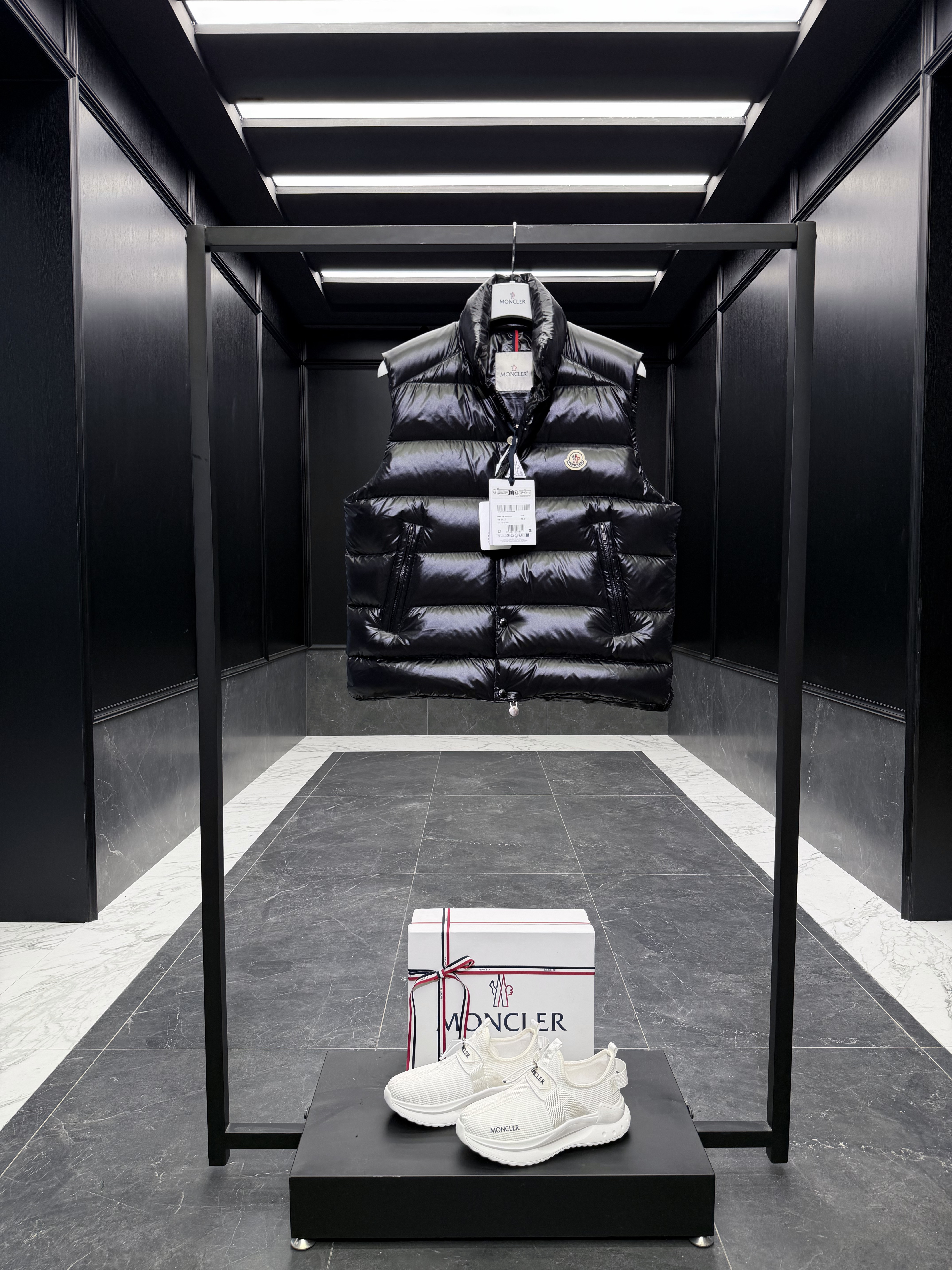 몽클레어 Moncler TIB 다운 베스트 조끼.