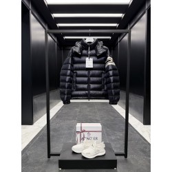 몽클레어 Moncler Landre 다운재킷.