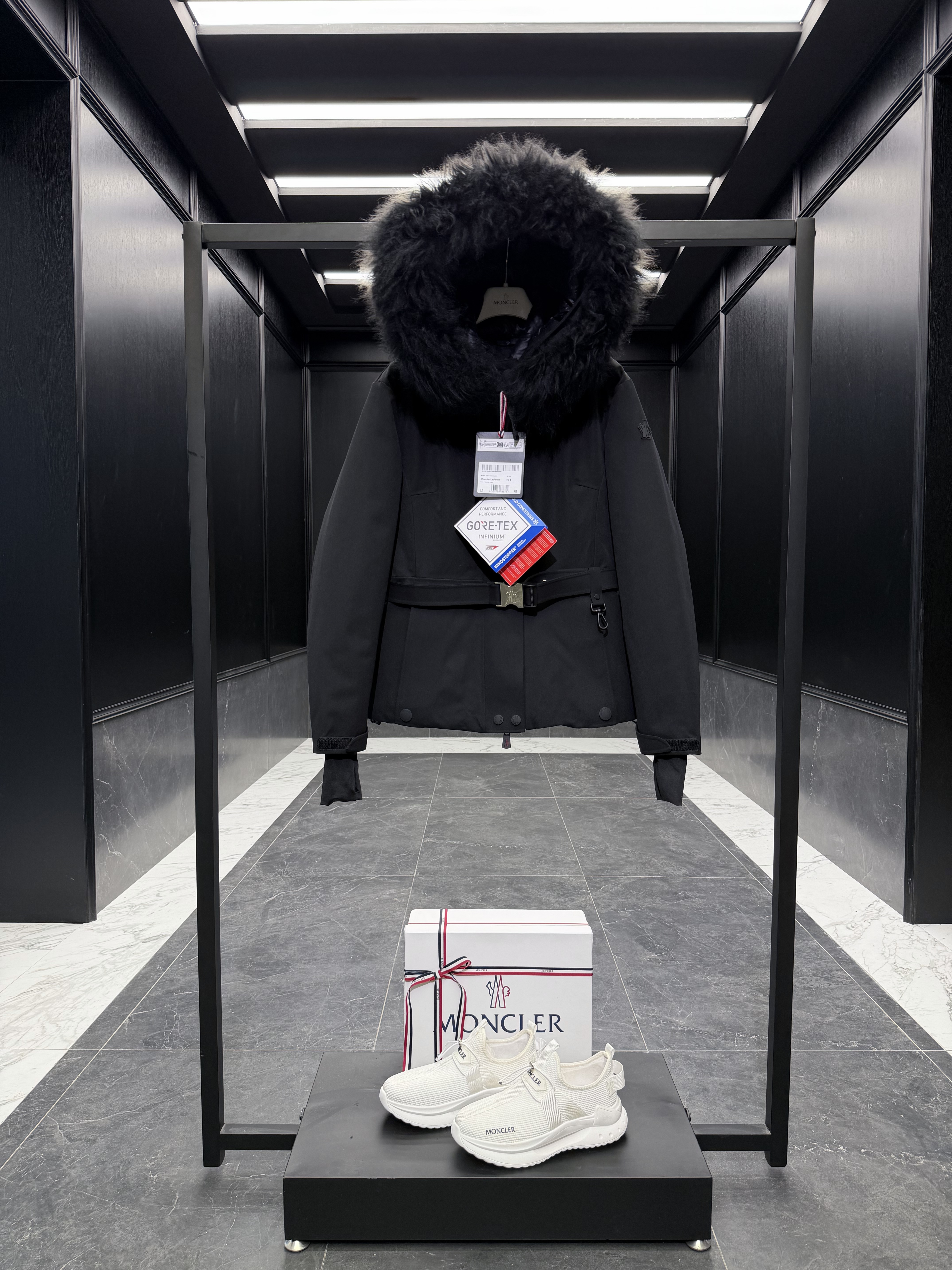 몽클레어 Moncler Laplance 스키다운。