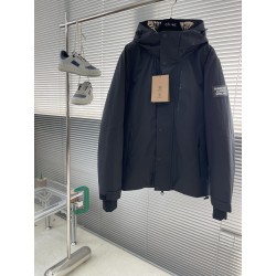 버버리 Burberry 다운재킷.