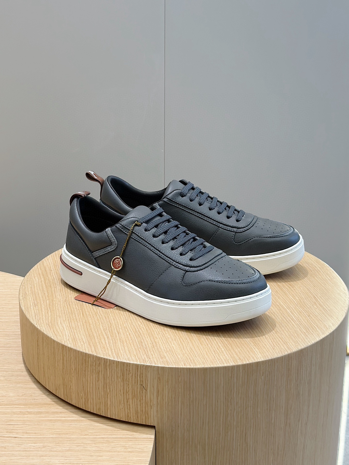 로로피아나 Loro Piana Newport Walk 스니커즈