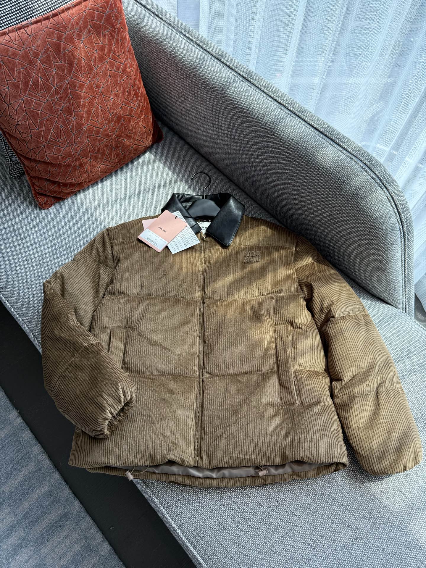 미우 미우 Miu Miu 다운재킷