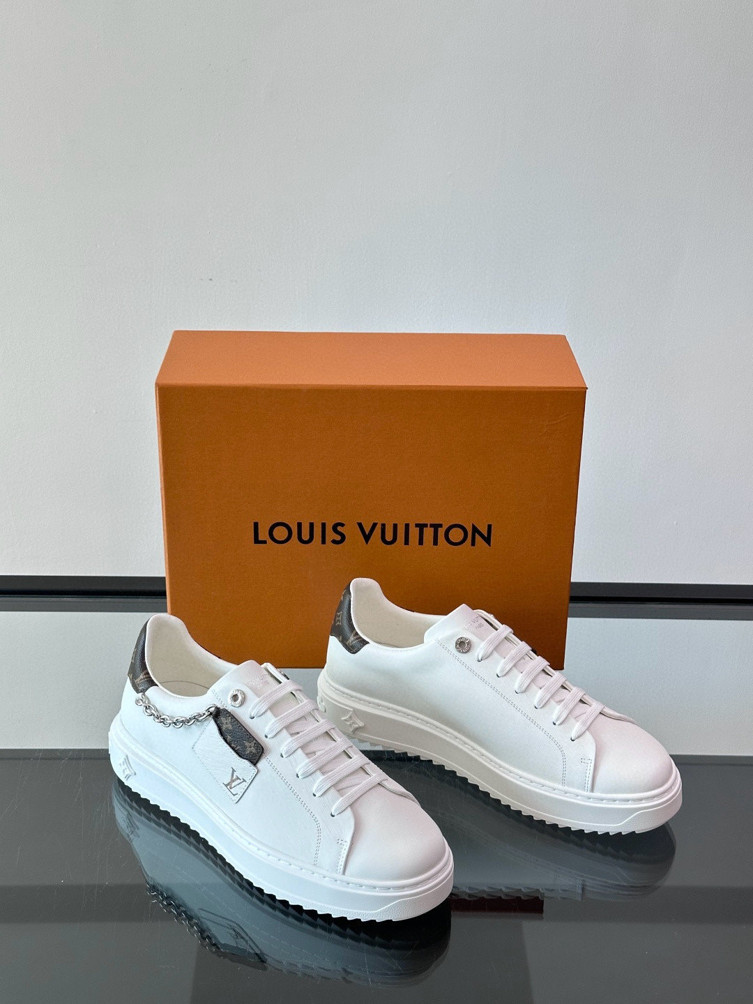 루이비통 Louis Vuitton Time Out 스니커즈