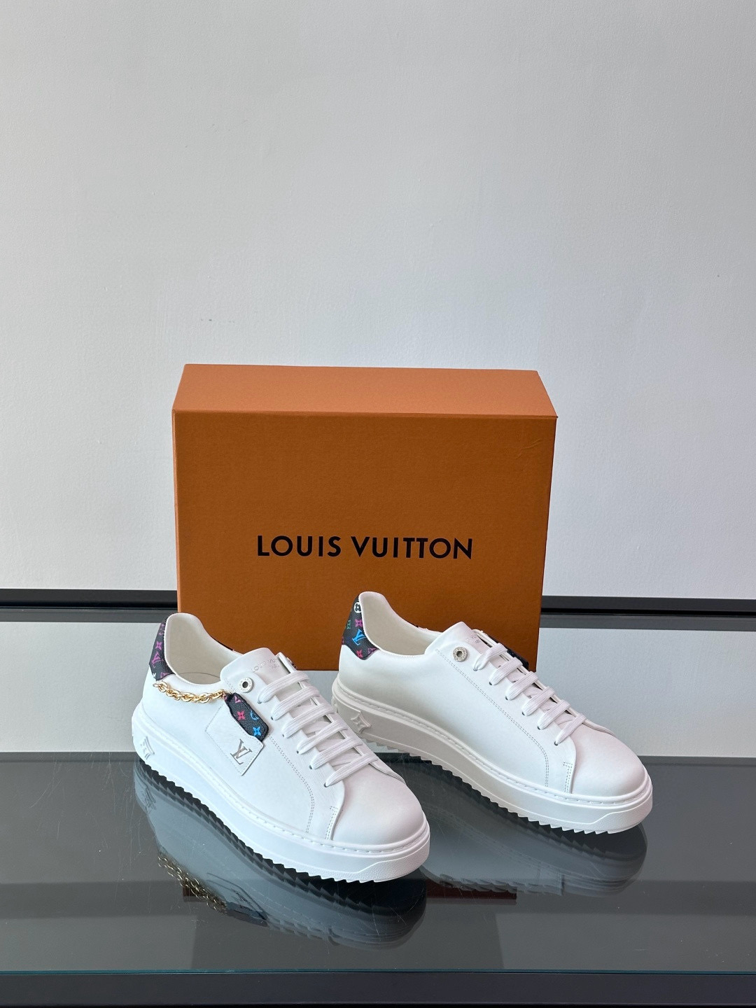 루이비통 Louis Vuitton Time Out 스니커즈