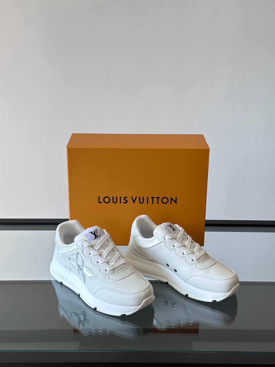 루이비통 Louis Vuitton 스니커즈 White