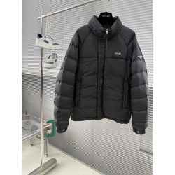 프라다 Prada 다운재킷.