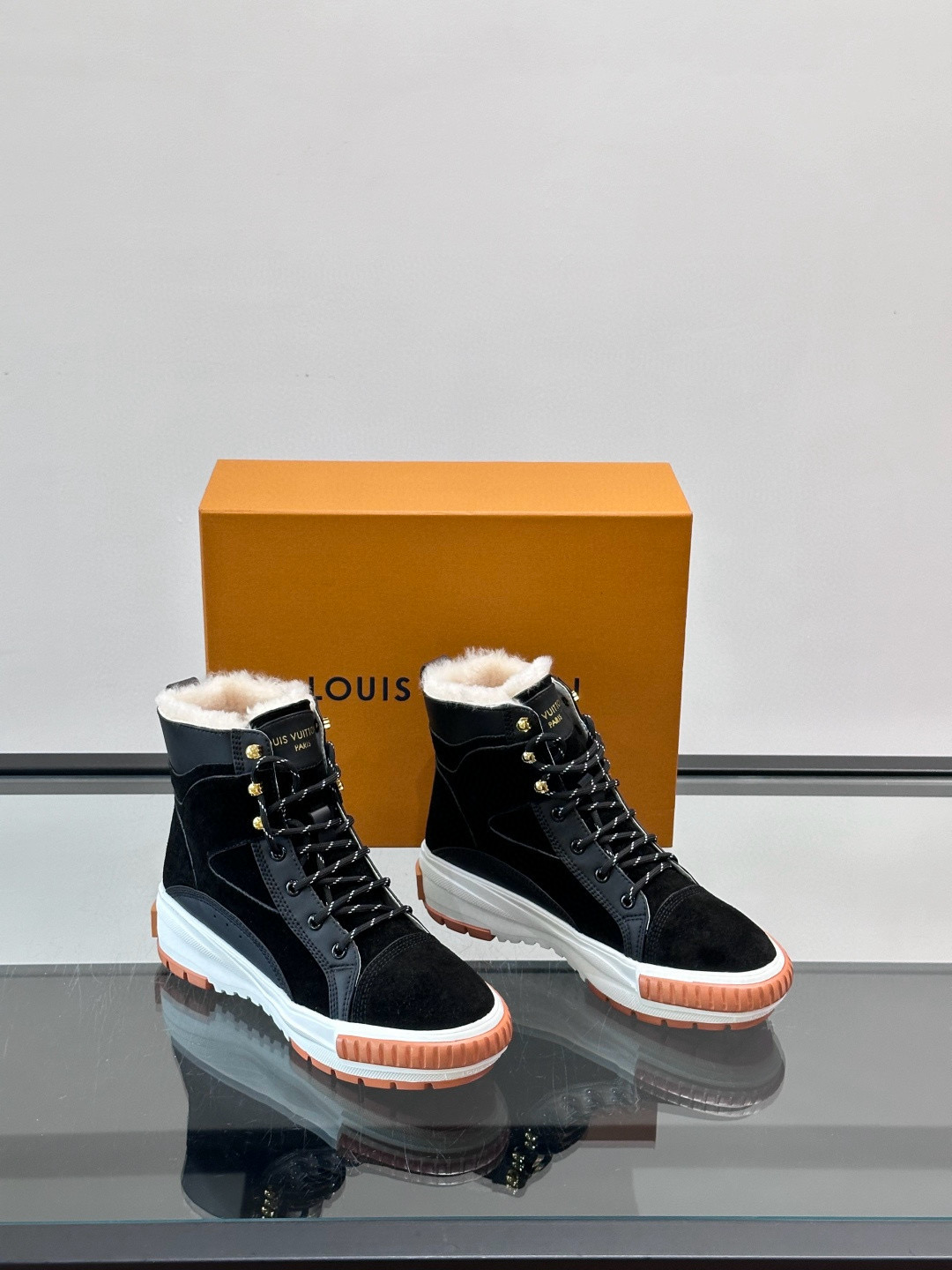 루이비통 Louis Vuitton 스니커즈 Black