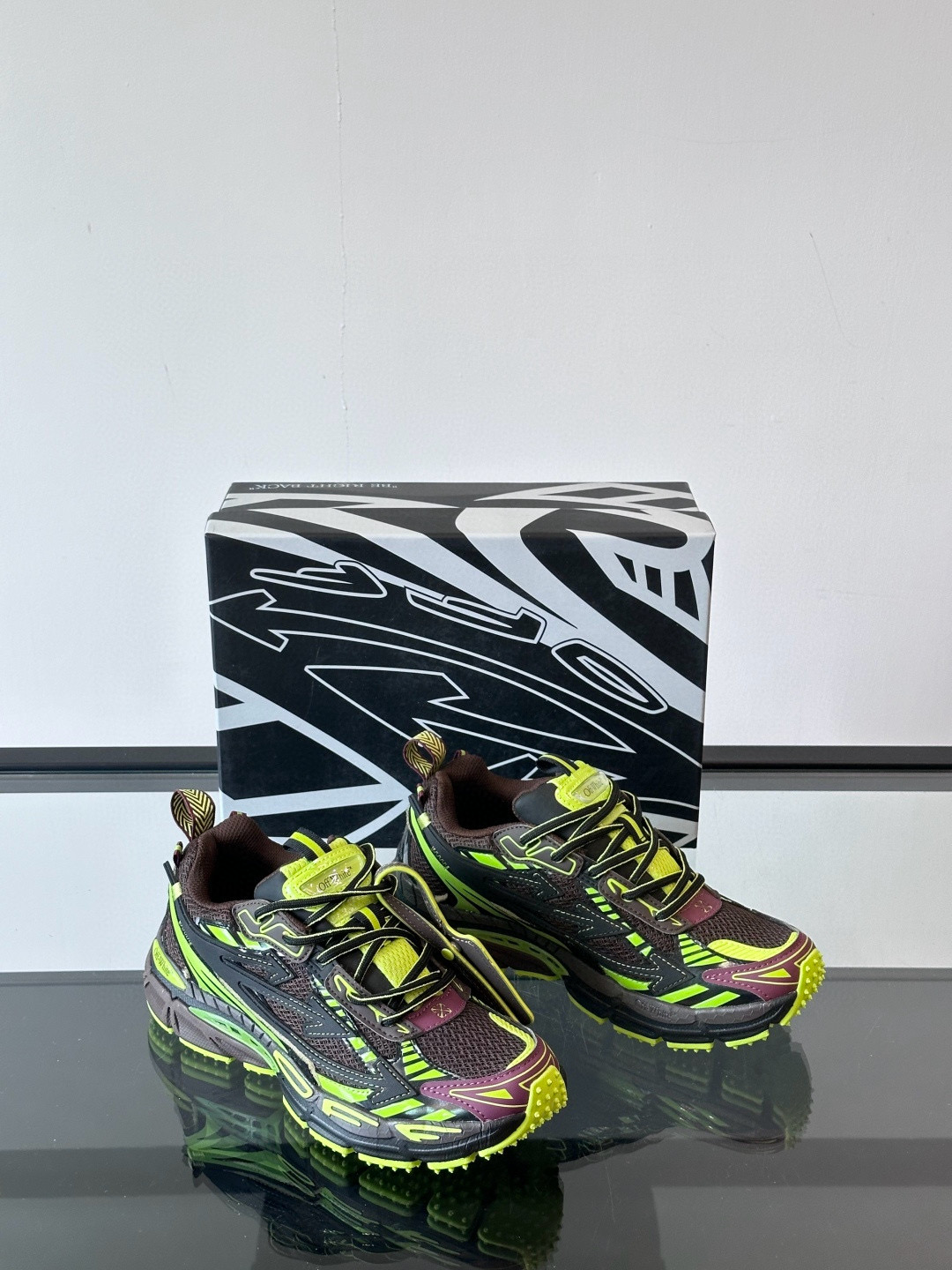 오프화이트 (Off-White) 스니커즈