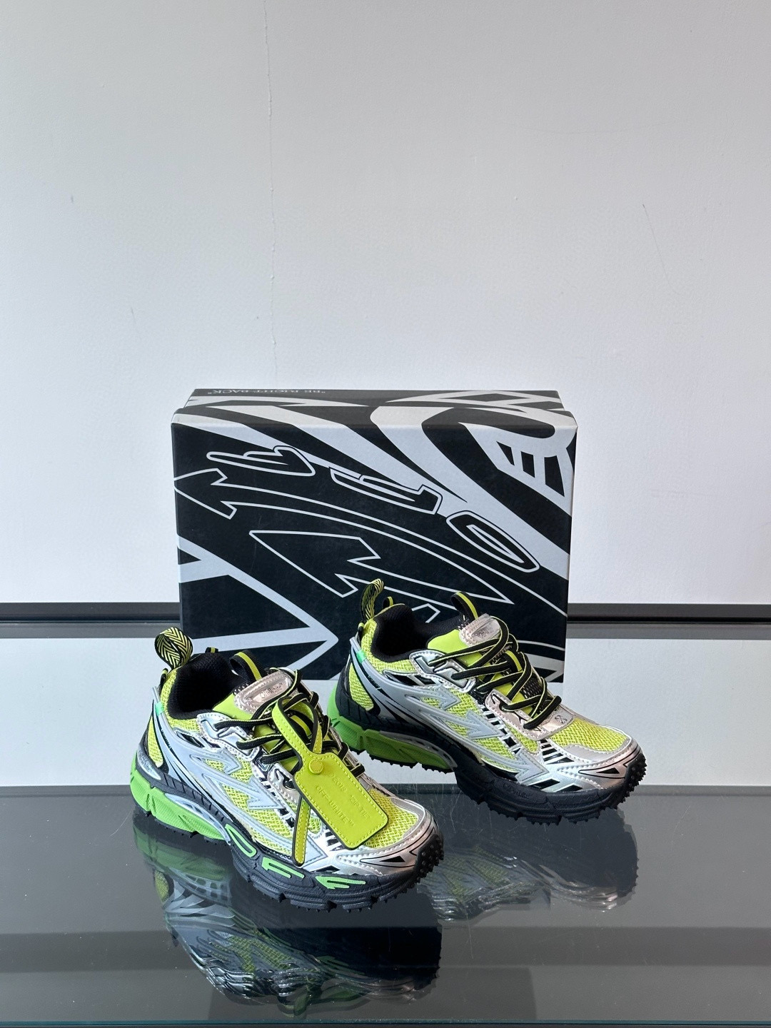 오프화이트 (Off-White) 스니커즈