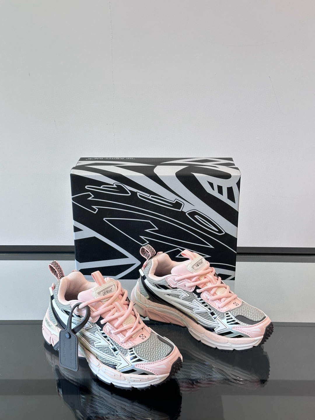 오프화이트 (Off-White) 스니커즈